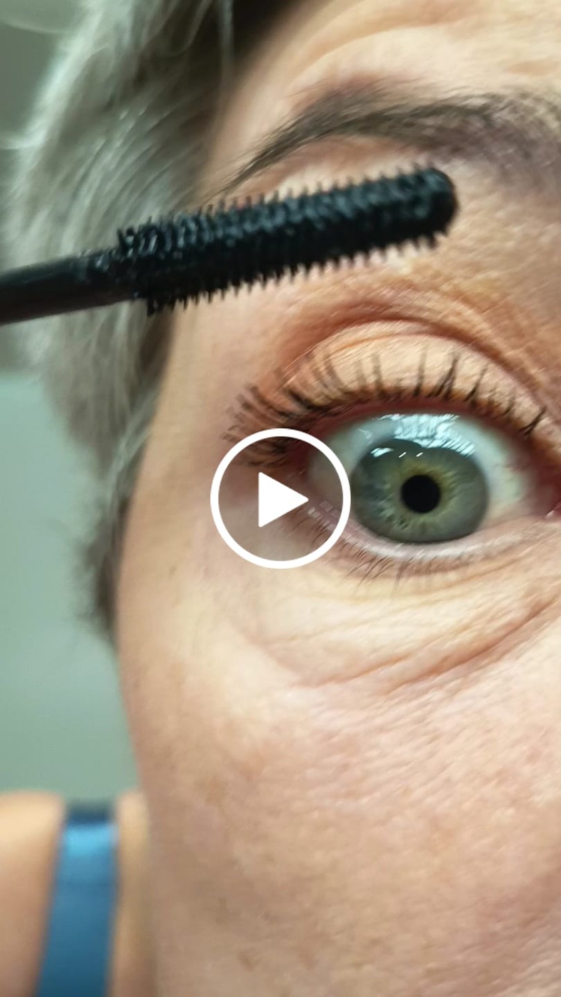 Customer video review of MASCARA SOIN REVITALISANT