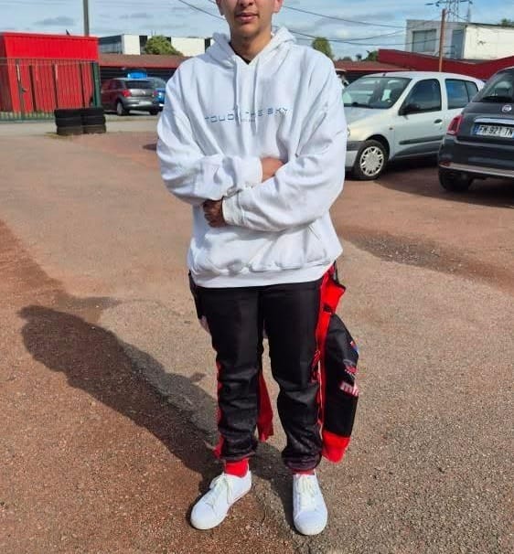 Customer photo review of LE SWEAT "TOUCH THE SKY"
