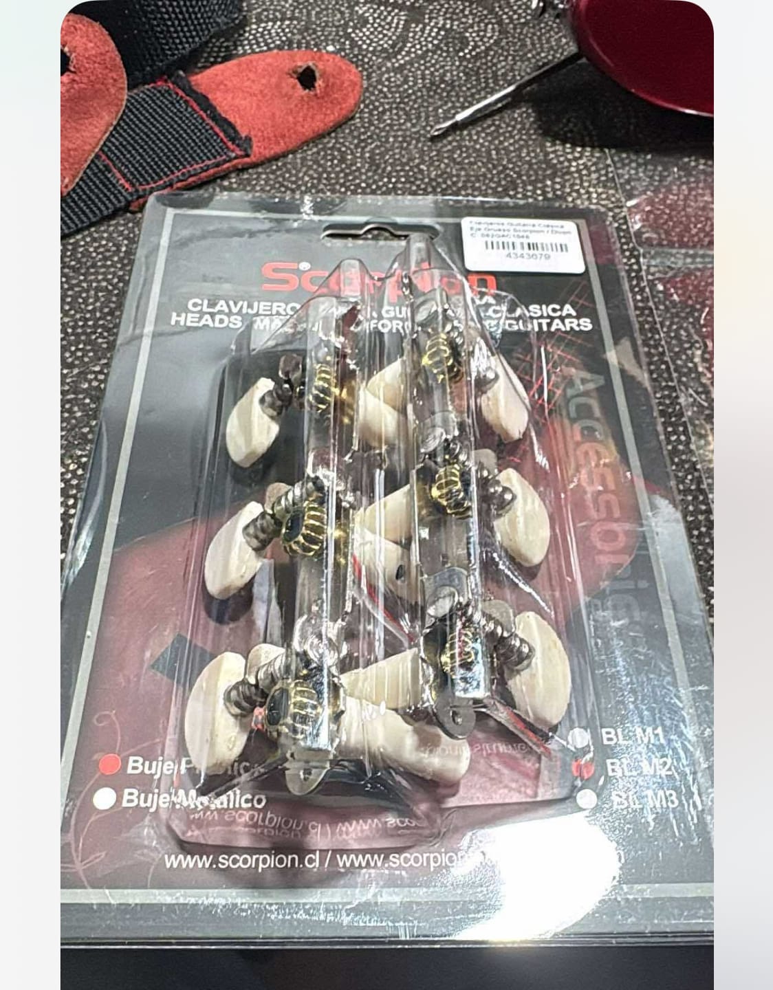 Customer photo review of Clavijeros Guitarra Clásica Eje Grueso Scorpion / Dixon