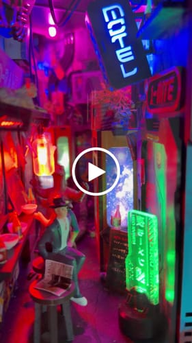 Customer video review of Neo Ramen MiniAlley – A Cyberpunk DIY Diorama Booknook
