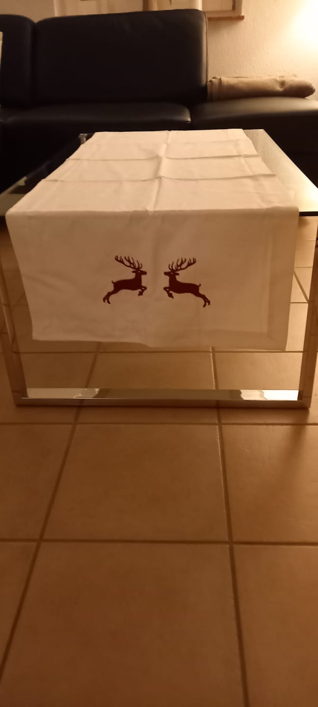 Customer photo review of Tischläufer "Hirsch"