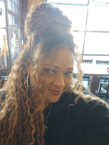 Customer photo review of Outre Perfect Hairline True Frontal Glueless Fully Hand-Tied 13x6 Pre-Shaped HD Lace Front Wig - PEAK 703