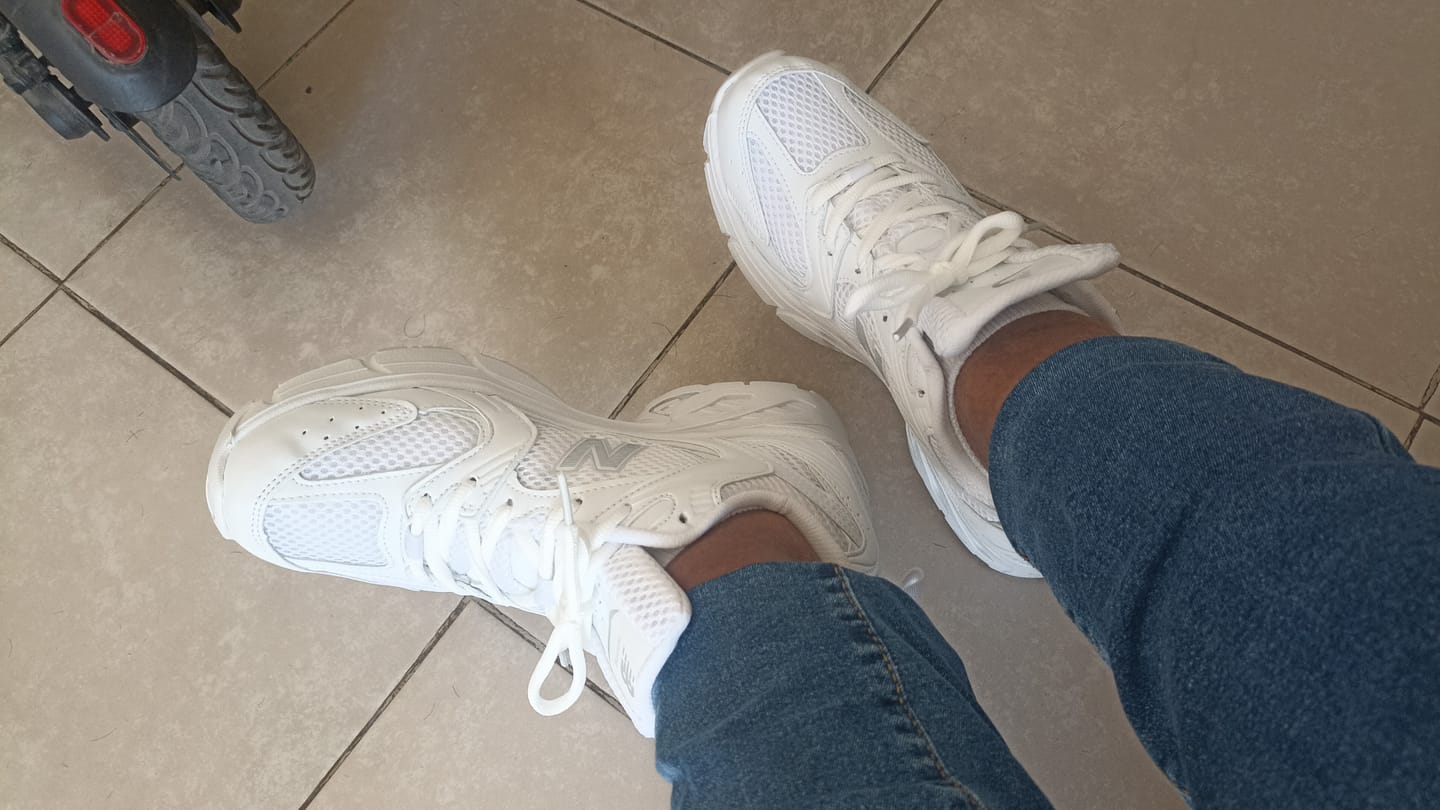 Customer photo review of Tenis New Balance 530 Blanco Total 1.1 Premium