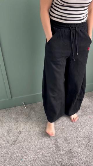 Customer photo review of Aelfric Eden Super Baggy Barrel Sweatpants