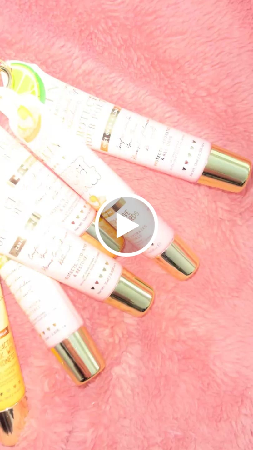Recenzja wideo klientów dotycząca odżywki do ust P.Louise Mini Keychain
