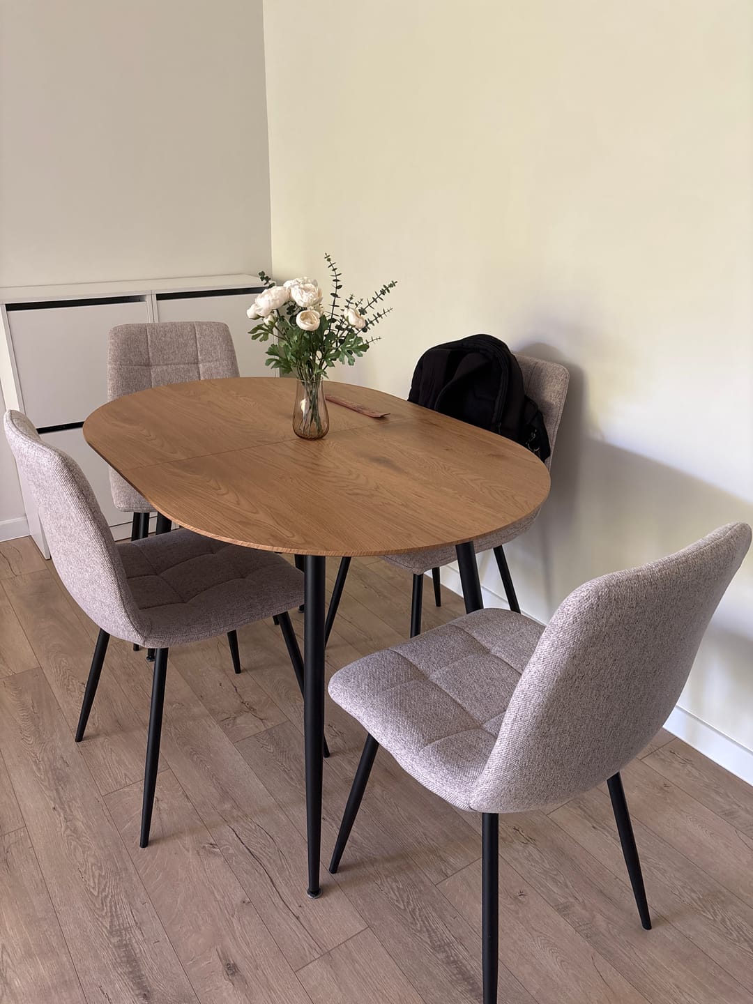 Customer photo review of Masa extensibila COLORADO, stejar auriu/negru, 120/160x80x74 cm