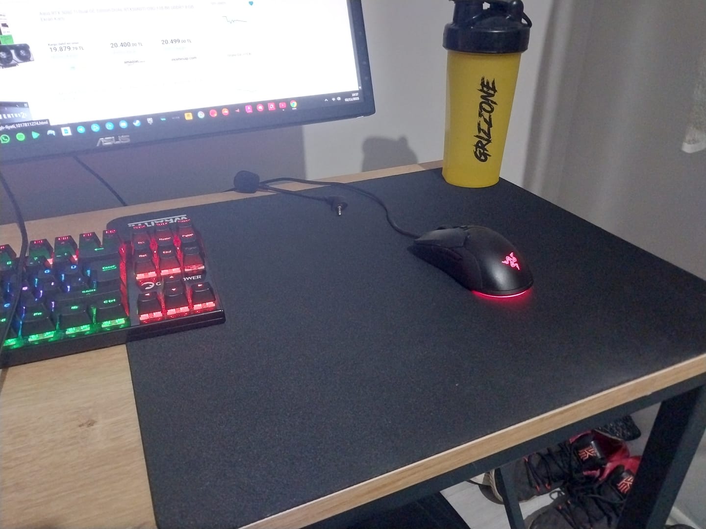 Customer photo review of Wraith Blade X Semi-Hard Mousepad