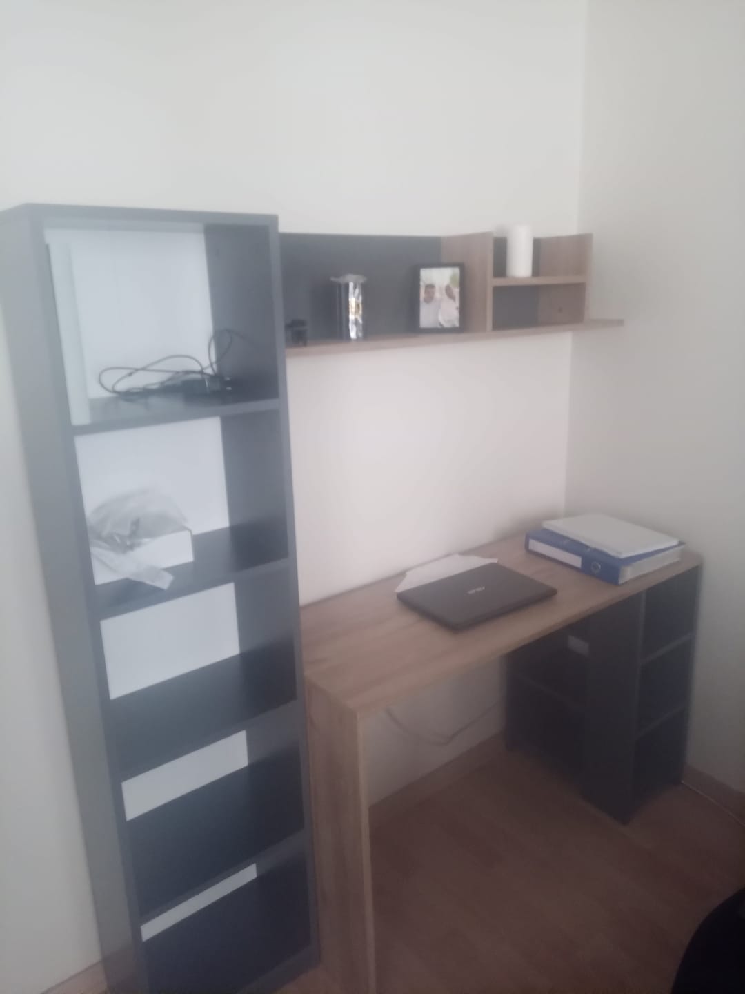 Customer photo review of Rani HA125 Kitaplıklı Raflı Çalışma Ofis Bilgisayar Masası Antrasit - Sepet Ceviz