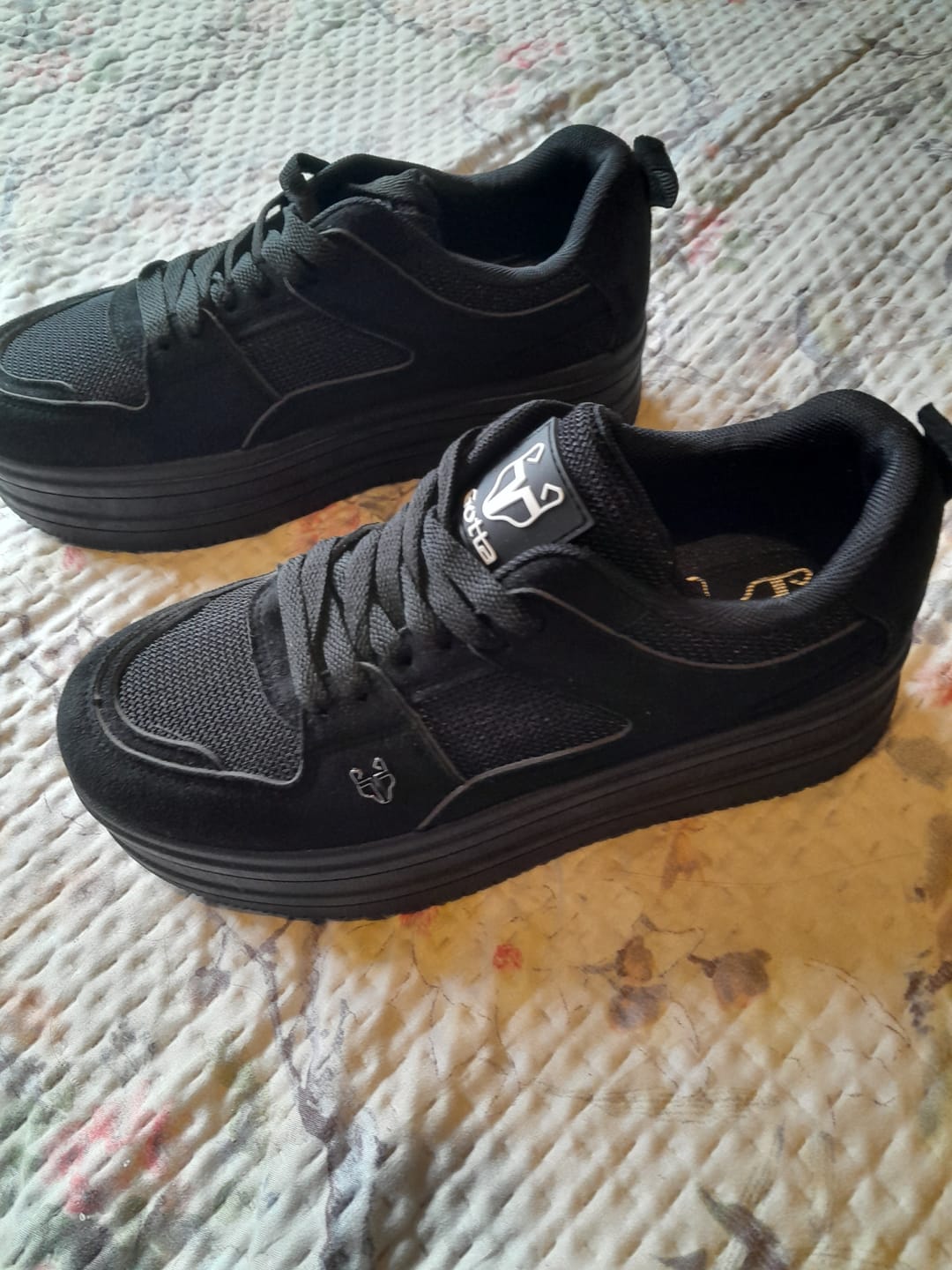 Customer photo review of Zapatilla Plataforma Negra Mujer 38562