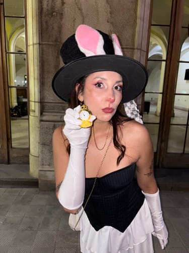 Customer photo review of DISFRAZ CONEJO ALICIA