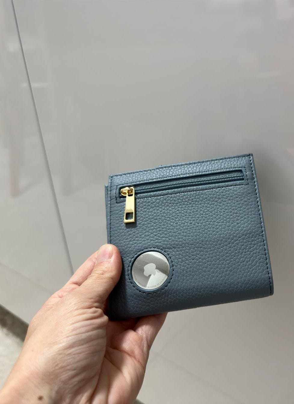 Customer photo review of Women's AirTag Wallet Deluxe Smart VN300