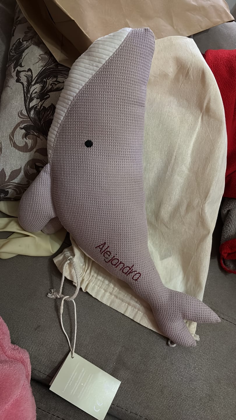 Customer photo review of Peluche Ballena Susi - ROSA