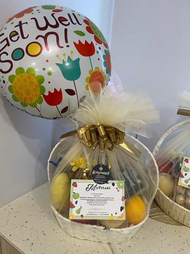 Customer photo review of Putrajaya Paradise Fruit Basket (with 12 pc Ferrero Rocher) [Malaysia]