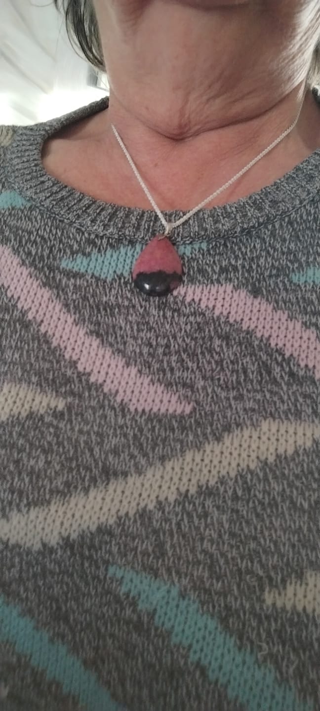 Customer photo review of Rhodonite Pendentif