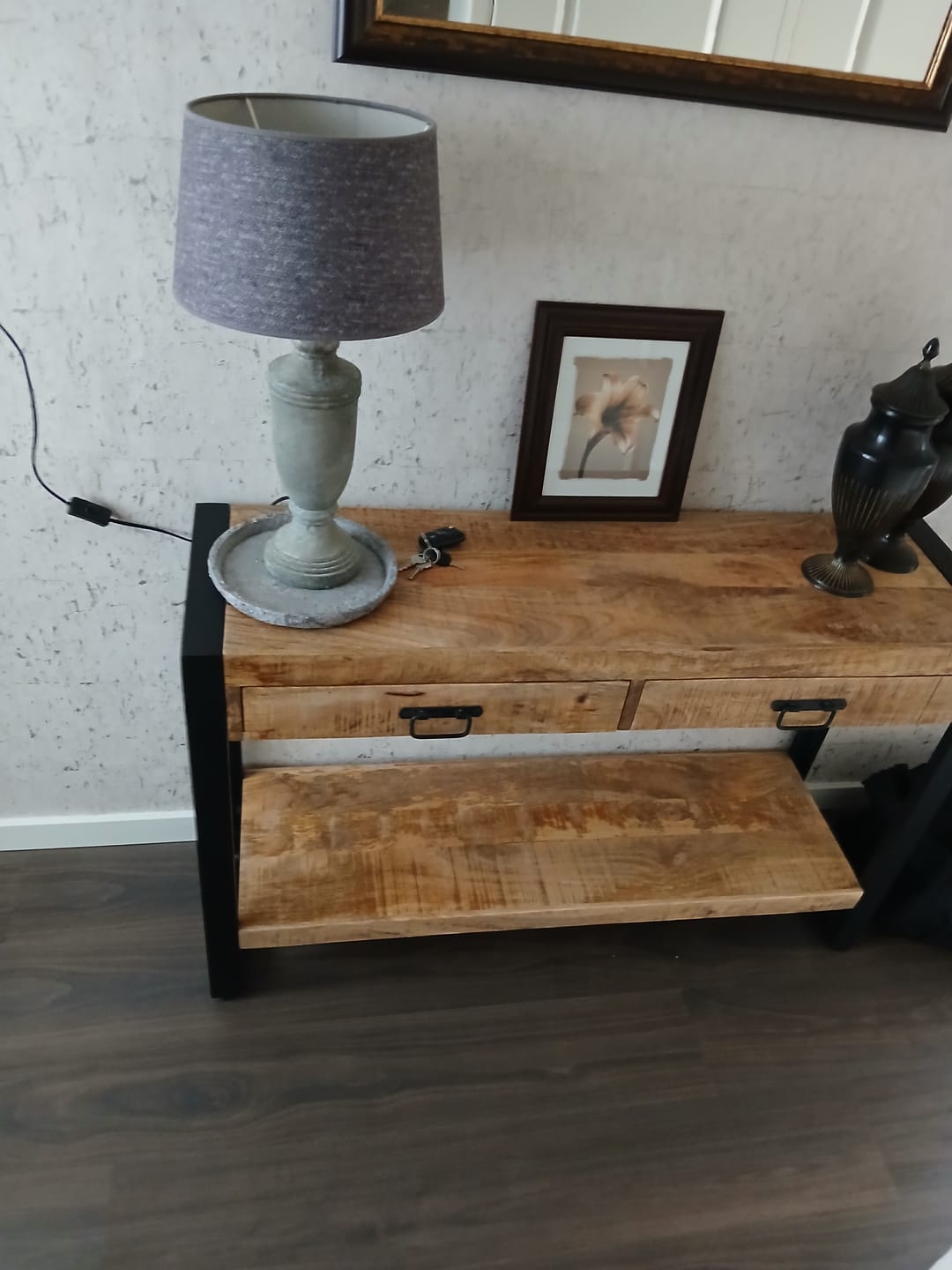Customer photo review of Sidetable met twee lades | 120 x 35 x 76 cm | Mangohout