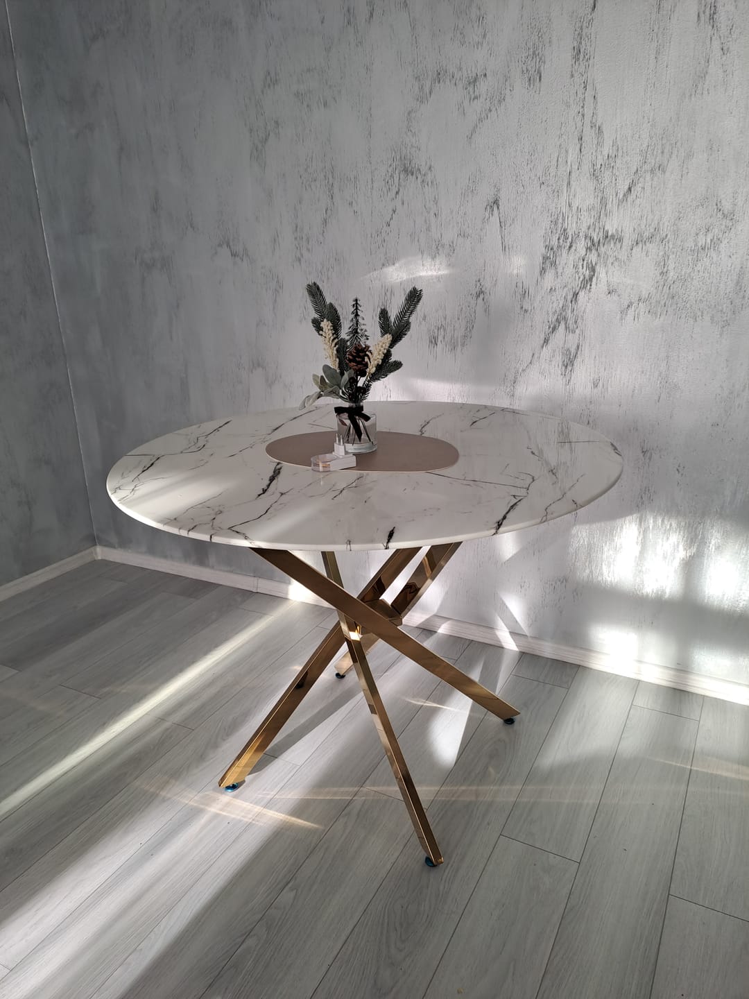 Customer photo review of Masa RAYMOND 2, alb/auriu, sticla/otel, 100x73 cm
