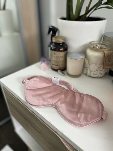 Customer photo review of Silk Sleep Eye Mask - Champagne Gold