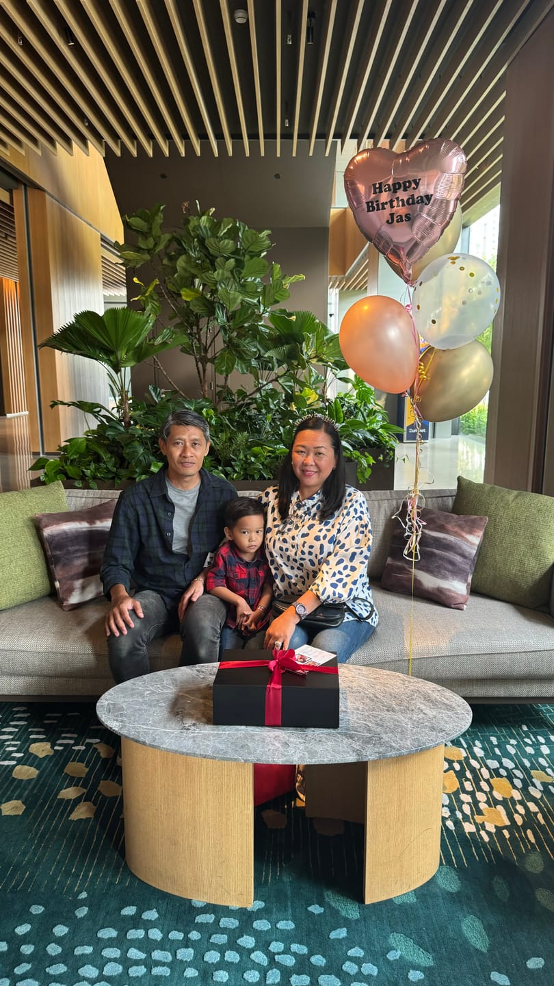 Customer photo review of 18-inch Heart Shaped Foil With Personalized Message + 4 Helium-Filled Latex Balloons