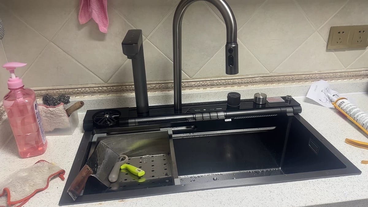 Customer photo review of Stainless steel waterfall kitchen sink, integrated faucet and multifunctional wash basin, factory high-end kitchen customization