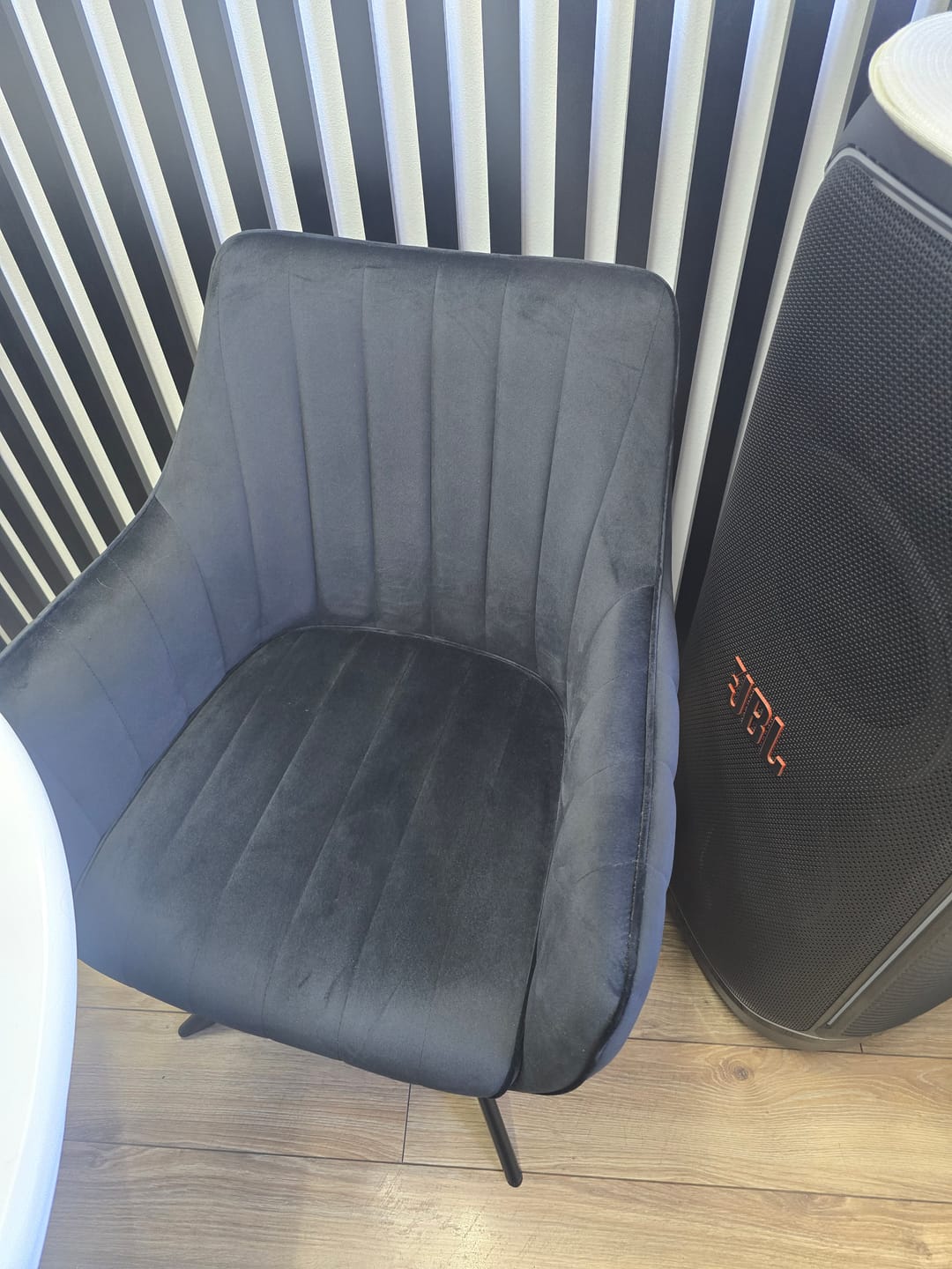 Customer photo review of Scaun AZALIA, negru, stofa catifelata/metal, 61x44x86 cm