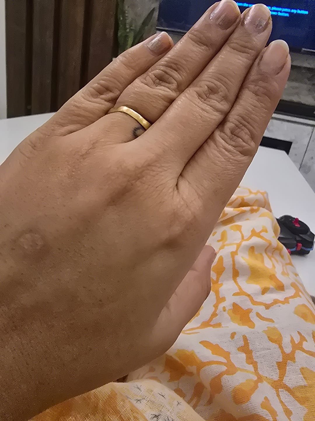 Customer photo review of Vintage Gold Band Ring
