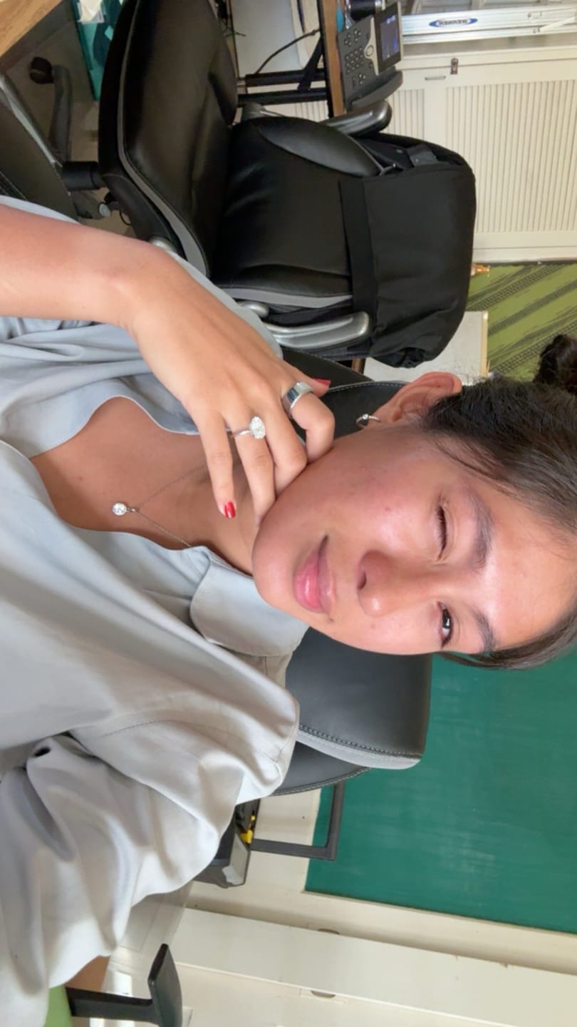 Customer photo review of S925 Moissanite 2.0~5.5 Carat Oval Cut Hidden Halo Engagement Ring For Everyday Wear