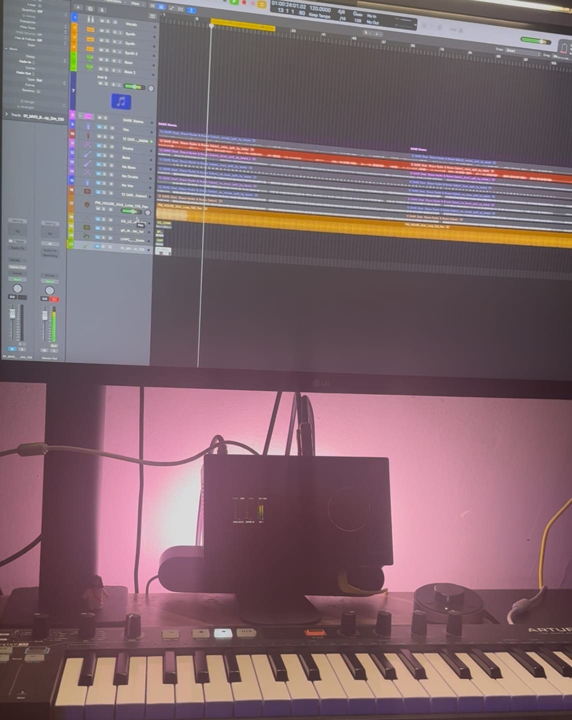 Customer photo review of Momentum Vol. 1 - Serum 2 Presets