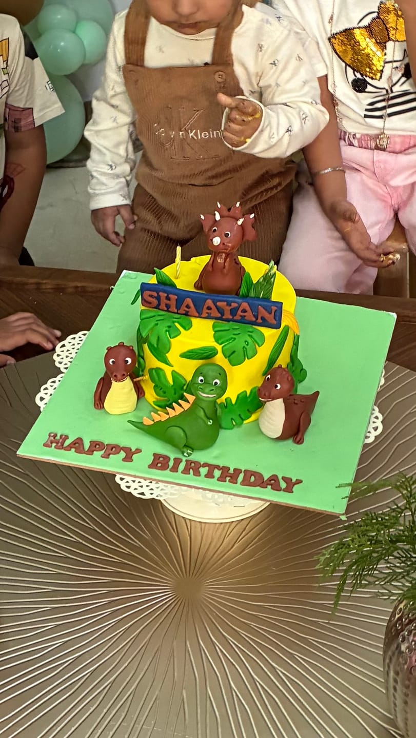 Customer photo review of Baby Dino Themed Cake