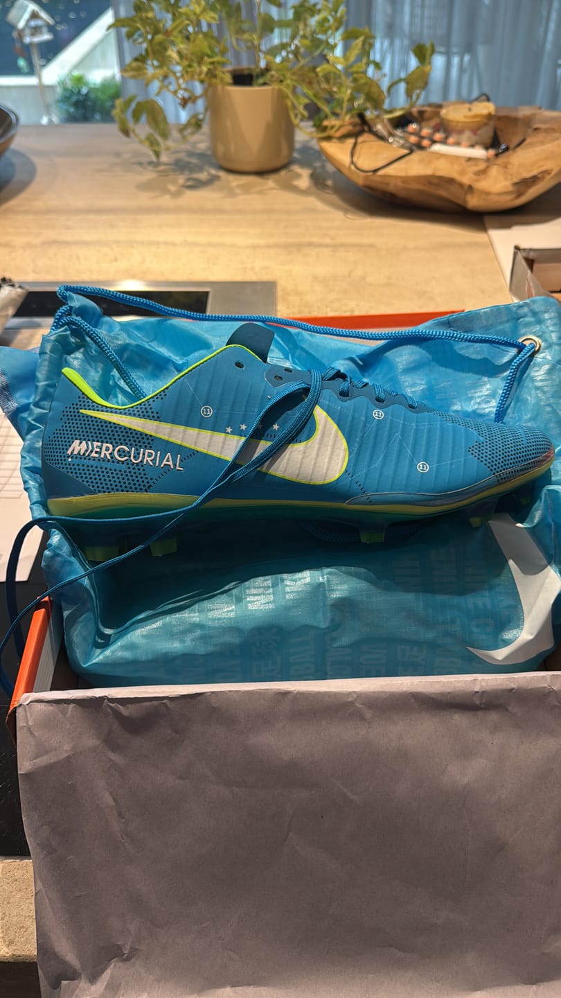 Customer photo review of Mercurial Vapor 11 Elite FG Neymar - Bleu/Vert