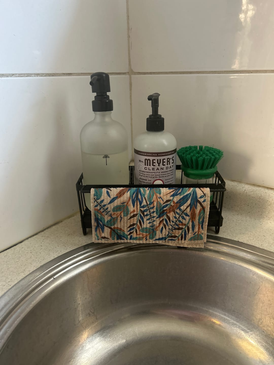 Customer photo review of Rack de Almacenamiento para Fregadero con Tubo de Drenaje Giratorio Estante de Esponja