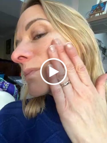 Customer video review of Besque™ Magic Body Oil - 100ml