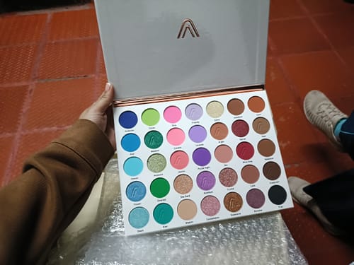 Customer photo review of PALETA DE SOMBRAS MARVELOUS | MAKEUP EXPERT