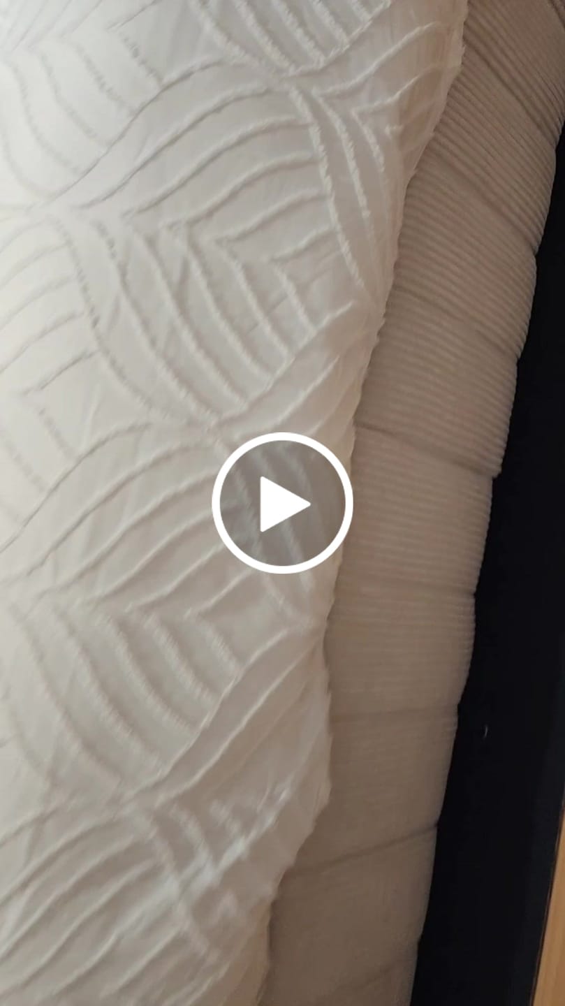 Customer video review of Matelas avec sur-matelas intégré épaisseur 33CM - EVEREST