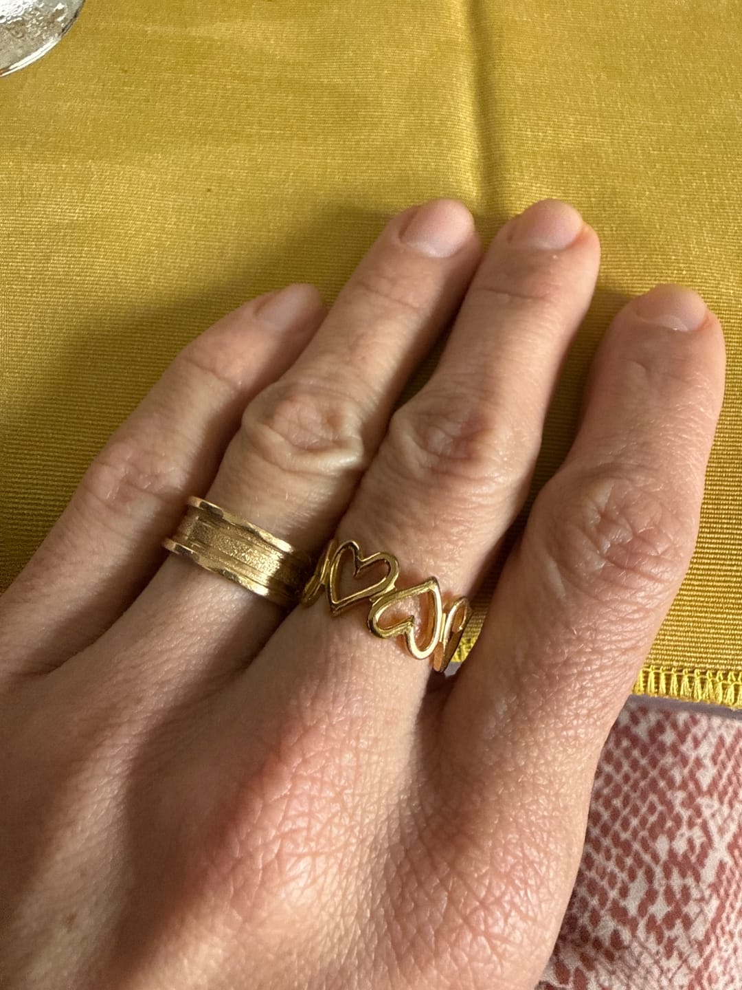 Customer photo review of Anel Love Vazado Ajustável Banhado em Ouro 18K