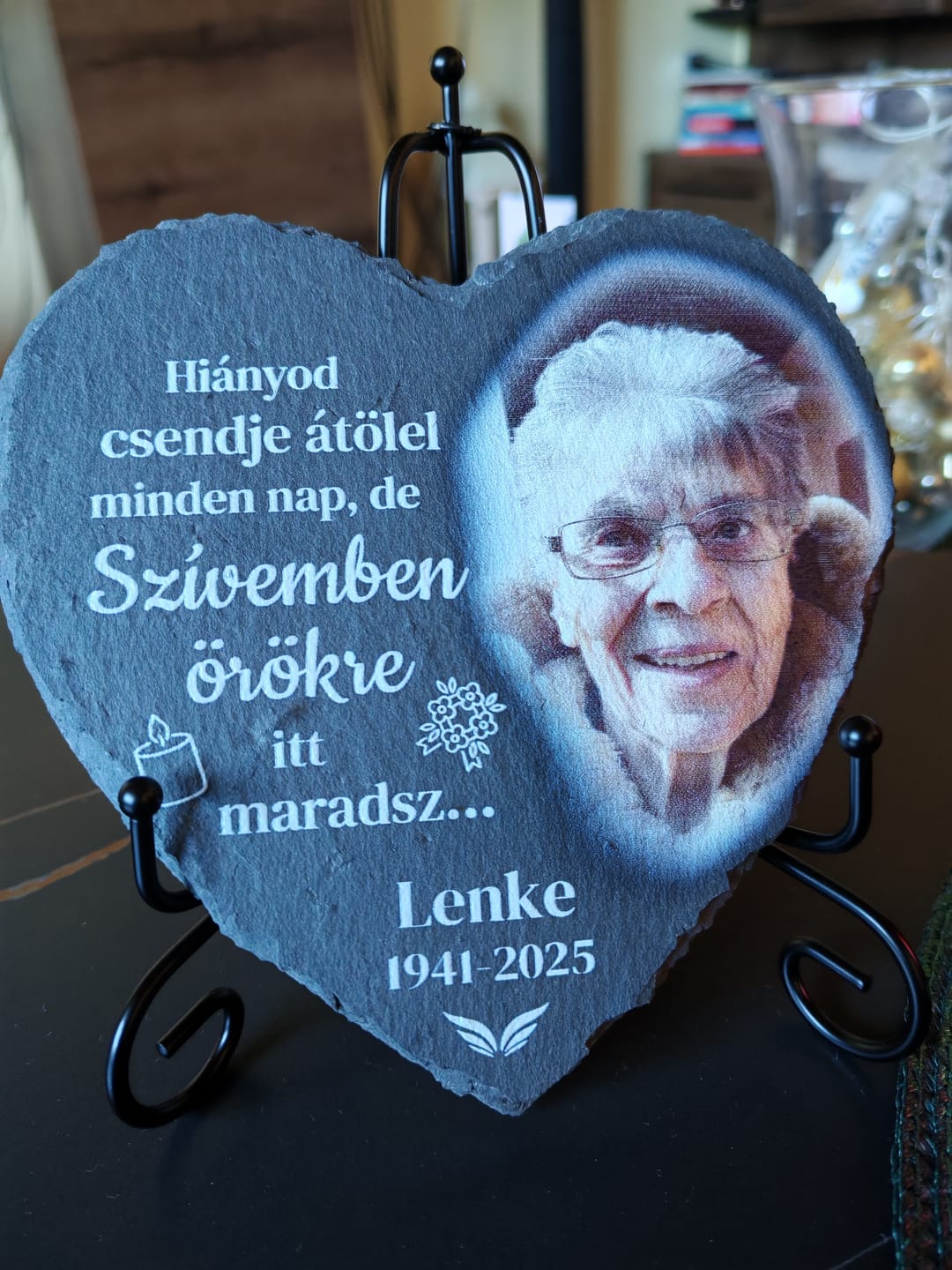 Customer photo review of NeFeledd - Személyre Szabott Emlékkő Szeretted Emlékére