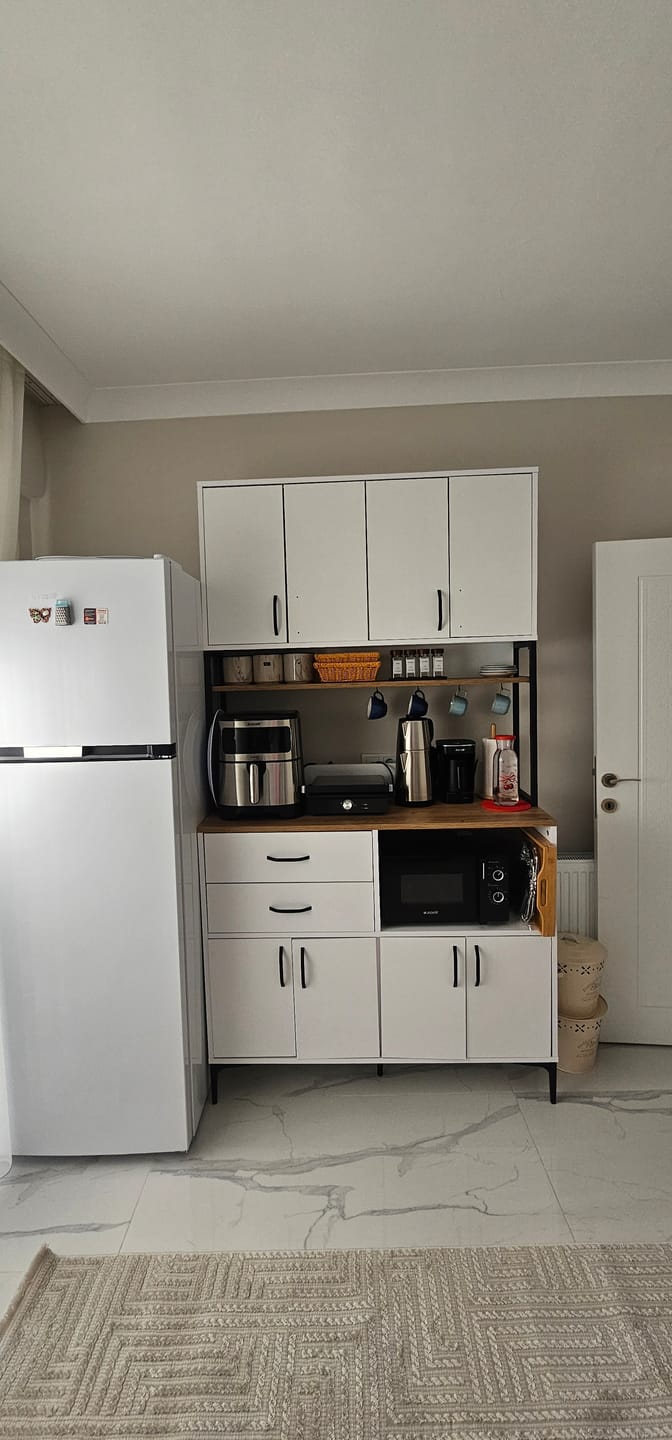 Customer photo review of Rani JE209 Çok Amaçlı Dolap 8 Kapaklı 2 Çekmeceli Raflı Kiler Mutfak Dolabı Beyaz - Sepet Ceviz