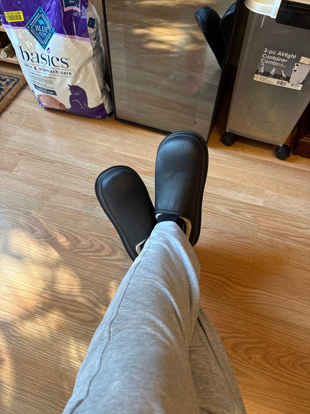 Customer photo review of Cloud Slides - Cozy Fur Black