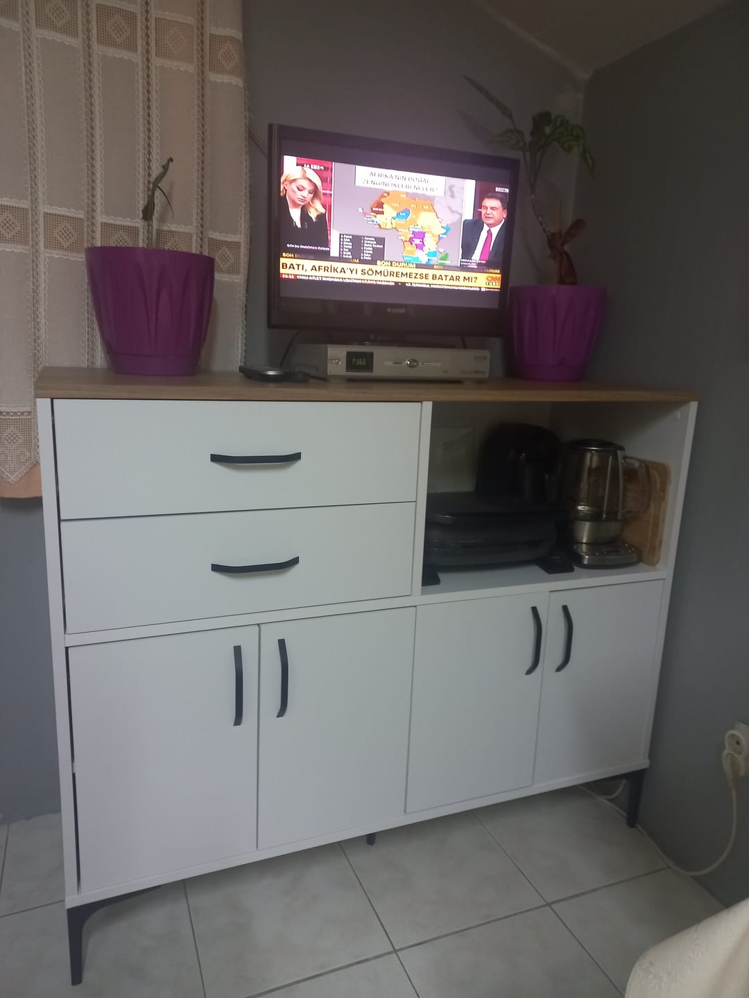 Customer photo review of Rani JE166 Kahve Köşesi Çok Amaçlı Dolap 4 Kapaklı 2 Çekmeceli Kiler Mutfak Dolabı Beyaz - Sepet Ceviz