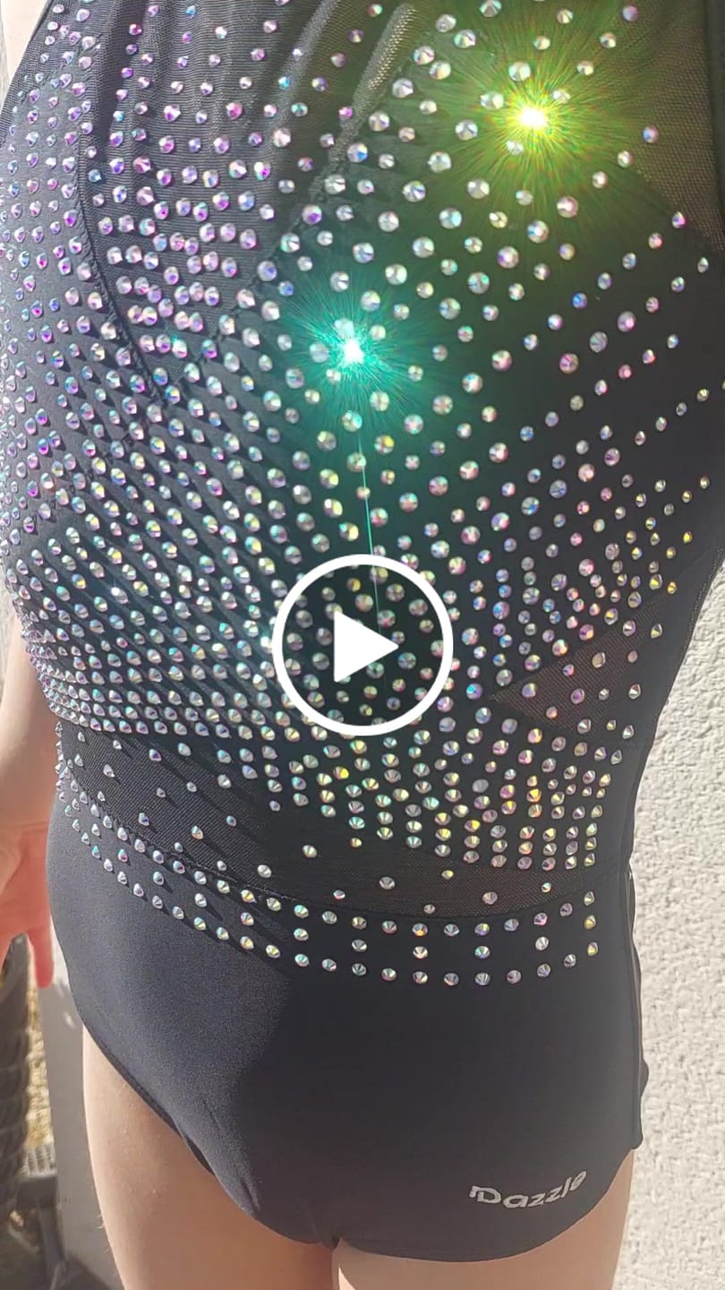 Customer video review of Justaucorps de Gym Noir à strass-lycra premium doublé, manches courtes