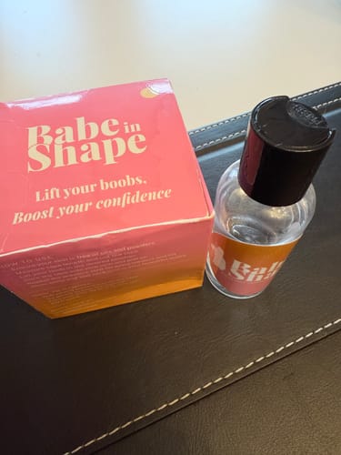 Customer photo review of SHAPE BUNDLE L - Boob Tape – Lift, Shape & Go Braless With Confidence