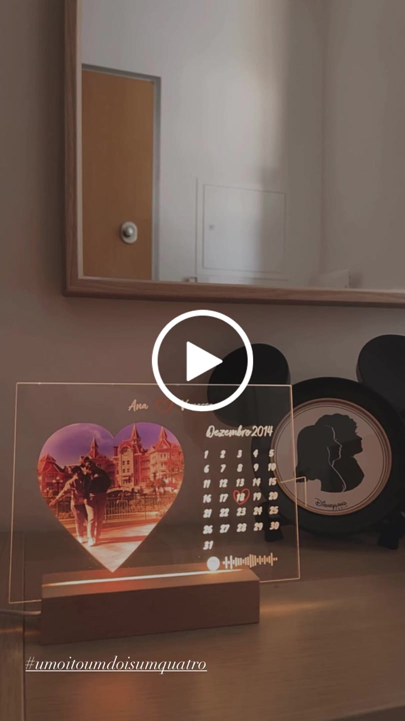 Customer video review of Lâmpada Dia Especial no Calendário - Personalizado