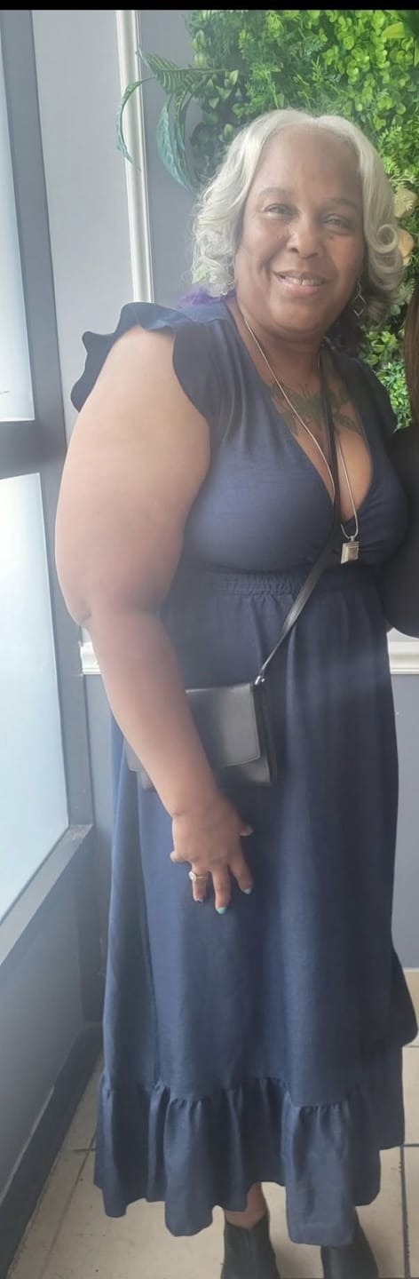 Customer photo review of Luvwin 5x5 Salt And Pepper Glueless Gray Color Pre-Cut Lace Layered Cut Straight Bob Wig 100% Human Hair