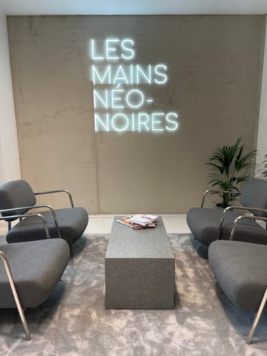 Diren U. review of Custom Neon: LES MAINS NÉO-... image 1 out of 1