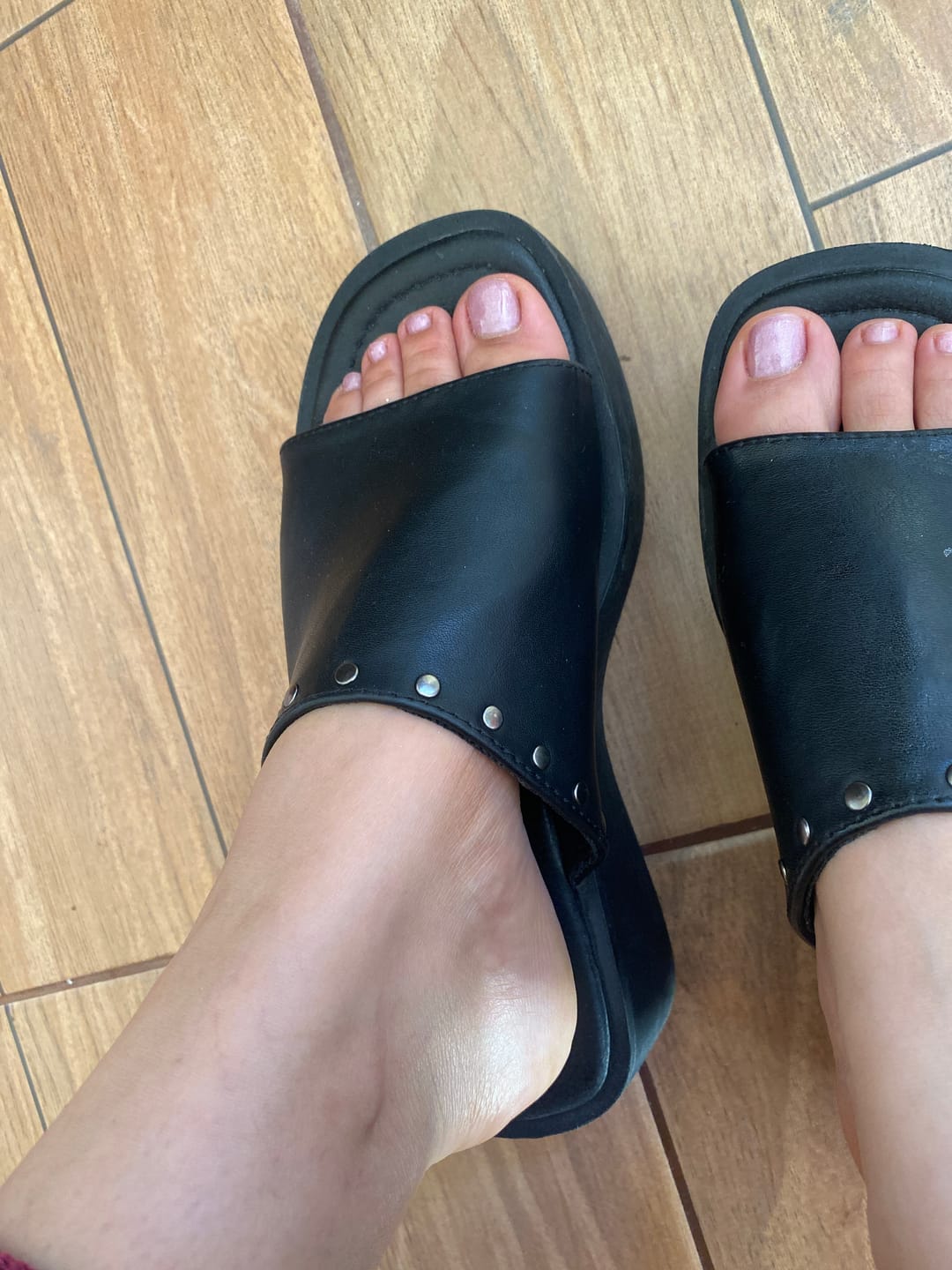Customer photo review of Sandalia Plataforma Negro Mujer 53730