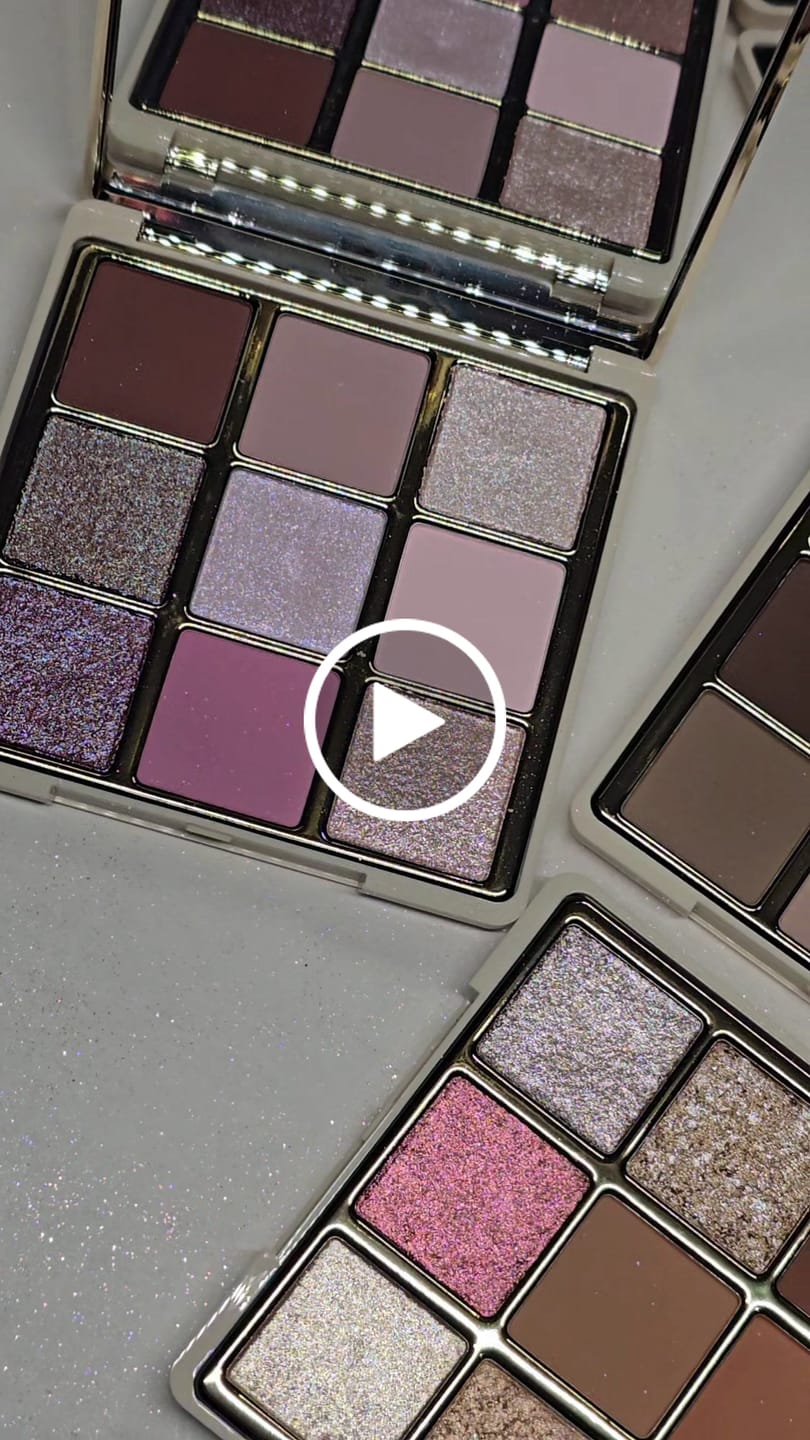 Customer video review of Paleta de machiaj