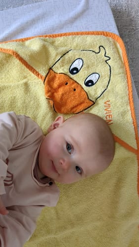 Customer photo review of Kapuzenhandtuch mit Namen und Gesicht ENTE gelb-orange