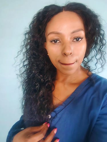 Customer photo review of Majestic Hold Ultimate Extra Hold Lace Glue Spray