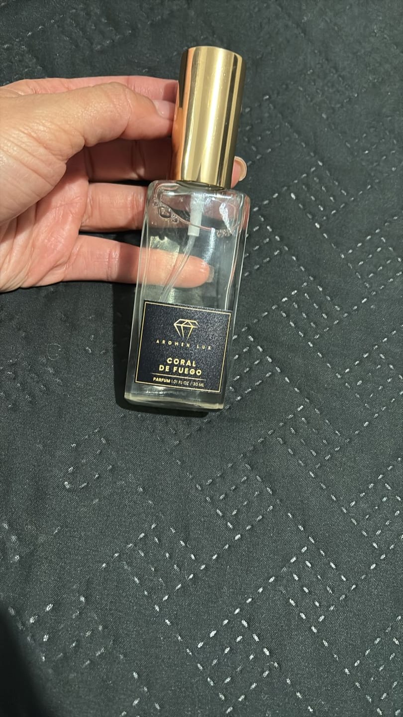 Customer photo review of Coral de Fuego (Inspirado en Valentino Coral Fantasy – Born in Roma)