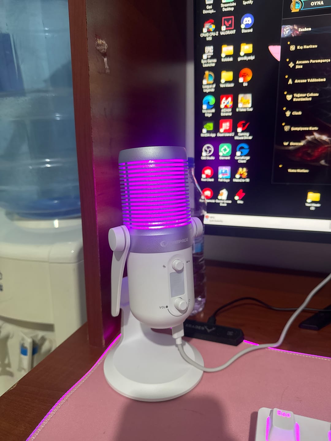 Customer photo review of Diyez RGB Ses Göstergeli Masaüstü Mikrofon-Beyaz