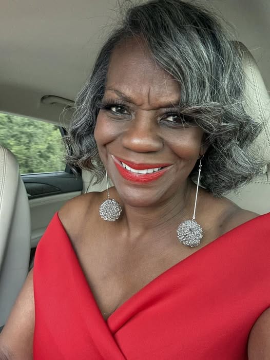 Customer photo review of Luvwin 5x5 Salt And Pepper Gray Color Glueless Pre-Cut Lace Short Layered Loose Wave Wig 100% Human Hair